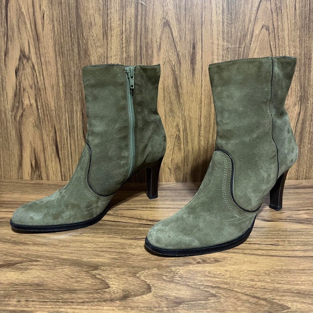 Audrey Brooke y2k mossy green suede Women’s 6.5M leather heeled boots